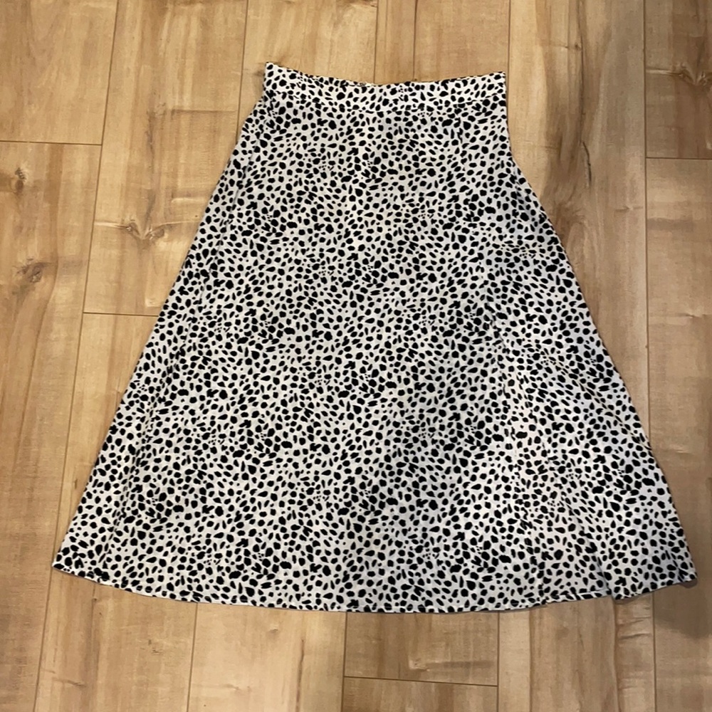 Like NEW Dalmatian print skirt size M